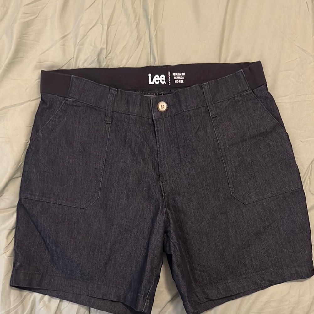 Lee Regular Fit Bermuda Mid Rise Shorts size 12